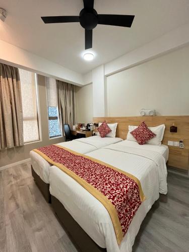 Ένα ή περισσότερα κρεβάτια σε δωμάτιο στο Tourist Inn Grand
