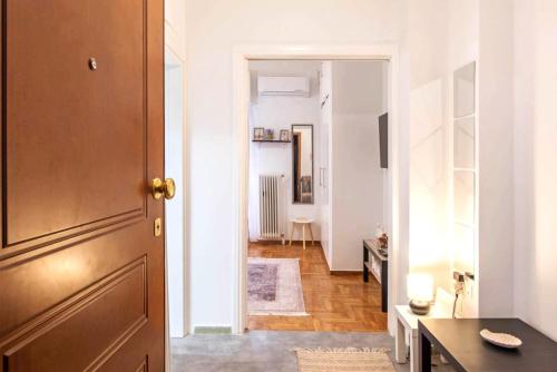 Minimal and cozy Home in Zografou