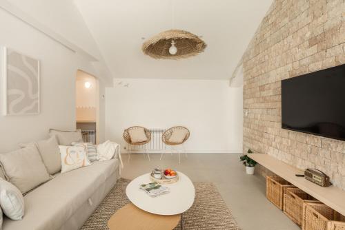a living room with a couch and a tv at A Casiña in Nigrán