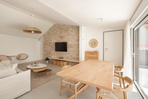 a living room with a table and a couch at A Casiña in Nigrán