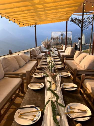 Area soggiorno di PHANSI - Glamping, View Point 360, Bar & BBQ