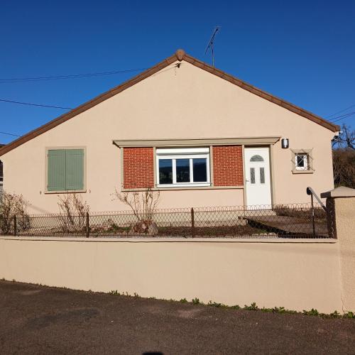 a house with a fence in front of it at Le Cat'Etoiles in Autun
