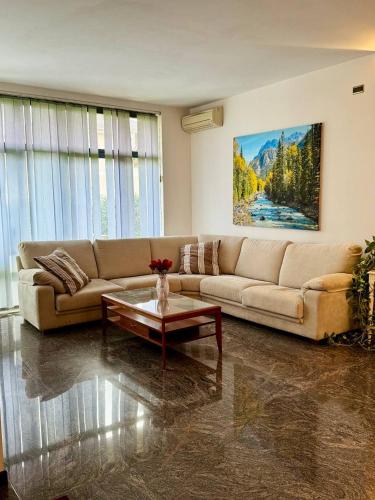 Ruang duduk di -20 Min To Garda Lake- Discover Your Peaceful Heaven