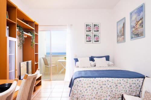 Home2Book Cozy Seaside Studio with Stunning Views