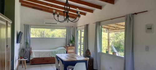 Ένα ή περισσότερα κρεβάτια σε δωμάτιο στο Casa en las sierras