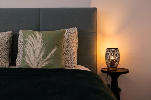 Elegance & Cozy by HOME Apartments, FREE Parking