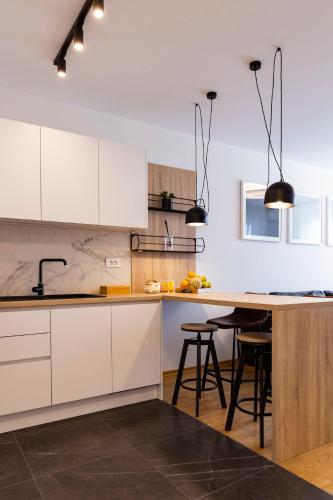 Elegance & Cozy by HOME Apartments, FREE Parking