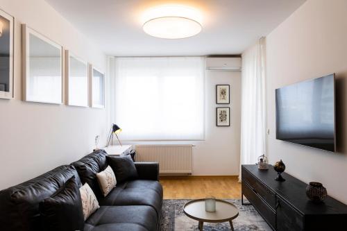 Elegance & Cozy by HOME Apartments, FREE Parking