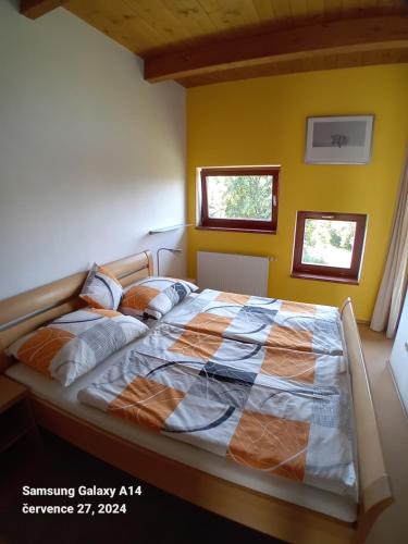 Postel nebo postele na pokoji v ubytování Apartmán Lipno A12