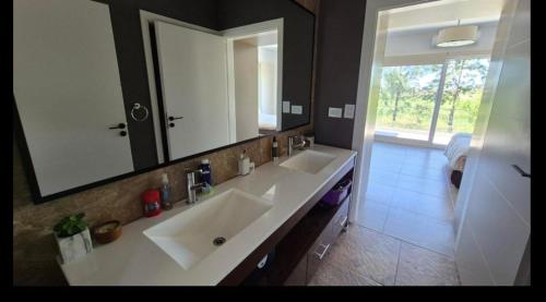 Bilik mandi di Modern & Functional