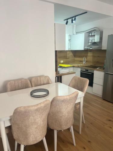 Virtuvė arba virtuvėlė apgyvendinimo įstaigoje H apartament