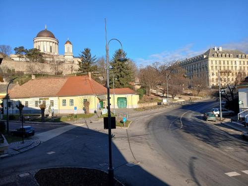 an empty street with a street light and buildings at Szent István koronája in Esztergom