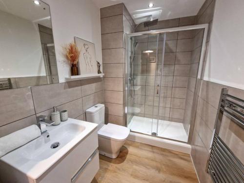 a bathroom with a toilet and a shower and a sink at Free Parking. Old Trafford Home in Manchester