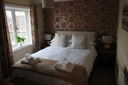 a bedroom with a bed with towels on it at Beautiful 7 Bedroom House With Hot Tub Sleeps 14 in Great Ouseburn