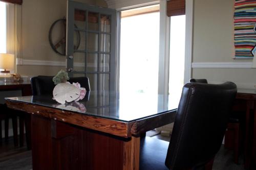 a desk with a teddy bear sitting on top of it at Cambria Shores Inn in Cambria