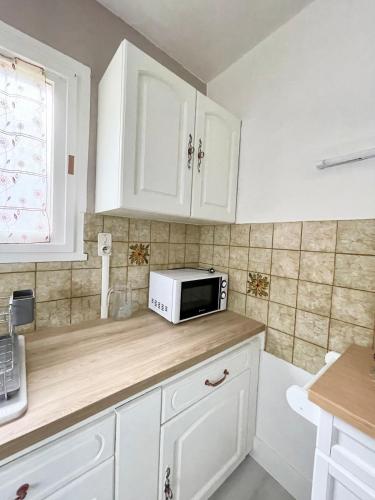 Η κουζίνα ή μικρή κουζίνα στο Magnifique Villa de 120m2 Jardin et vue splendide WIFI