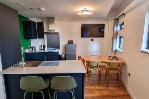 Køkken eller tekøkken på City SuperHost Stunning Northern Quarter Apartment