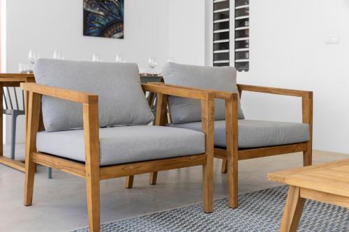 a pair of chairs sitting next to a table at Casa Blue Marlin in Kralendijk