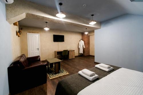 Una cama o camas en una habitación de Hotel Kazak Club