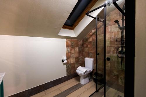 Un baño de Hotel Kazak Club