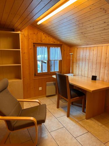 a dining room with a wooden table and chairs at Chalet Adler Bettmeralp 4 Schlafzimmer in Bettmeralp