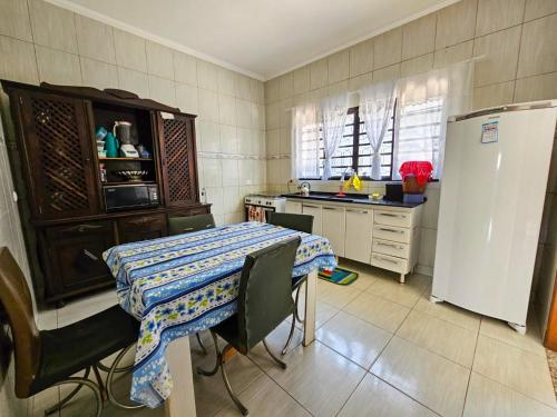 Kuchyň nebo kuchyňský kout v ubytování Refúgio em Brotas - Próximo ao Parque dos Saltos - Casa 1