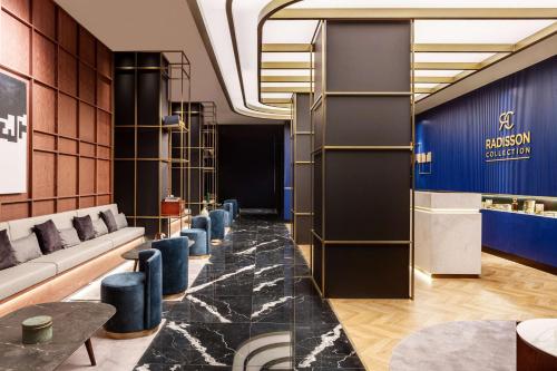 A seating area at Radisson Collection Bilbao