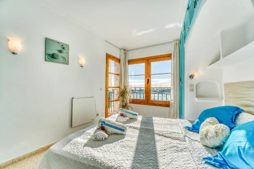 a bedroom with a large bed with a window at Ideal Property Mallorca - Dali 127 in Port d'Alcudia