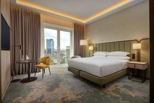 Ένα ή περισσότερα κρεβάτια σε δωμάτιο στο Hilton Sofia