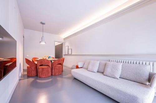 Sweett - Gaudi Avenue