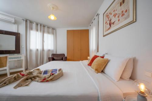 Cama o camas de una habitación en Rocca a Mare Maisonette II