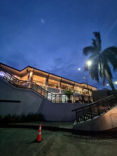 Bangunan di mana terletaknya aparthotel ini