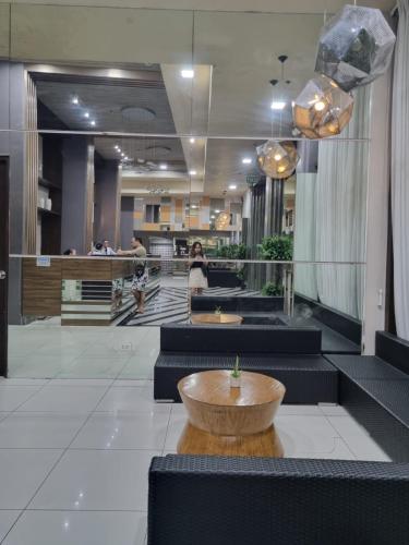Ruang duduk di Summum Bonum Bliss Home Vacation Rental