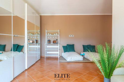 a room with two bunk beds and a potted plant at Lussuosa Villa con piscina a Porto Rotondo in Cugnana