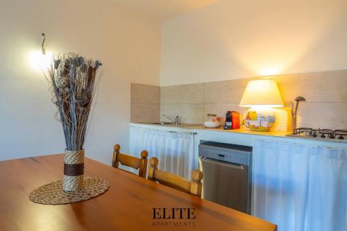 a kitchen with a table with a vase on it at Lussuosa Villa con piscina a Porto Rotondo in Cugnana