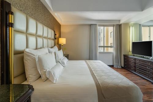 Cama ou camas em um quarto em Bourbon Hotel & Suites Curitiba