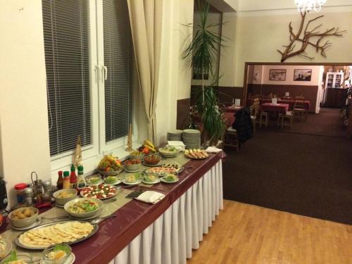 Jídlo v penzionu nebo okolí