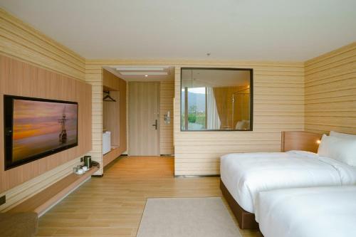 a hotel room with two beds and a mirror at Viewpoint Khaoyai Hotel in Mu Si