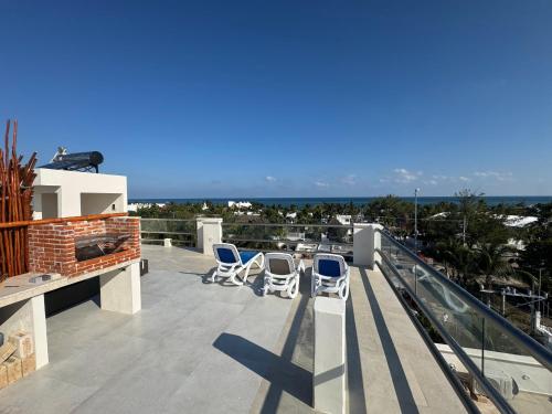 a balcony with chairs and a view of the ocean at Estudio cerca del mar 2 in Puerto Morelos