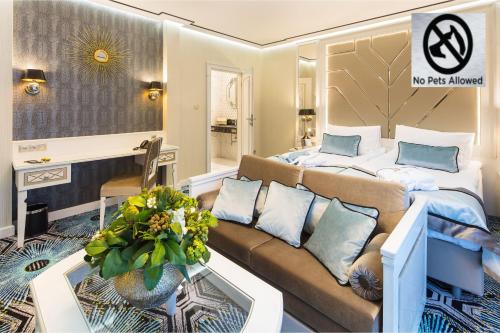a living room with a couch and a bed at Hotel Royal Baltic 4* Luxury Boutique in Ustka