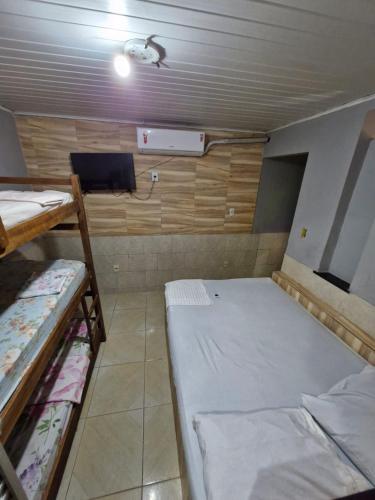 Postel nebo postele na pokoji v ubytování Flat na Praia de Itapuã no Terreo com AR-Condicionado - SEM TAXAS