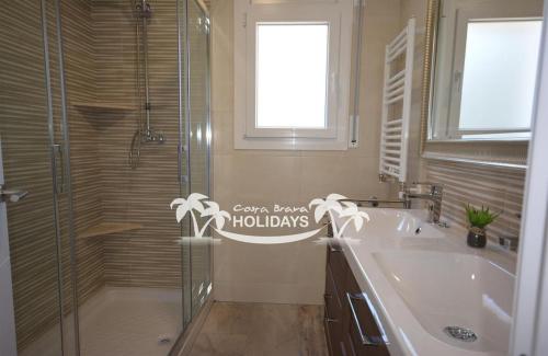 Costa Brava Holidays Villa Yuca, Sea views, Pool