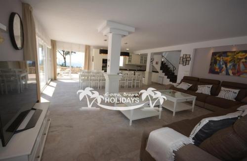 Costa Brava Holidays Villa Yuca, Sea views, Pool