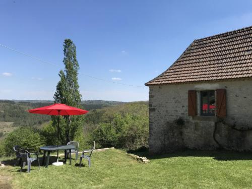 Maison en pierre pour 5, en pleine campagne