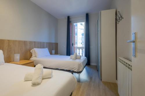 Posteľ alebo postele v izbe v ubytovaní Housalia Sagrada Familia Views
