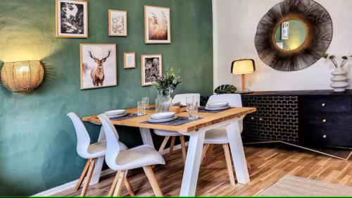 a dining room table with white chairs and a mirror at HIRSCH FeWo Burgberg - Parkplatz - Zentral in Bad Harzburg