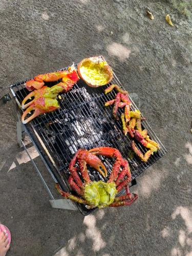 a grill with many different types of food on it at Eco Hotel Las Palmeras in Isla Grande
