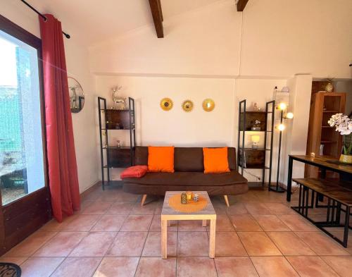 Posezení v ubytování Maisonette Bezouce, Calme et accueillant