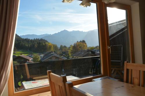 a window with a view of a mountain view at Ferienwohnung Farchanter Alm mit Schlafzimmer, Wohnzimmer und Schlafnische in Farchant