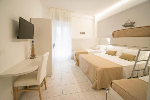 Postel nebo postele na pokoji v ubytování Ambra Hotel Cattolica